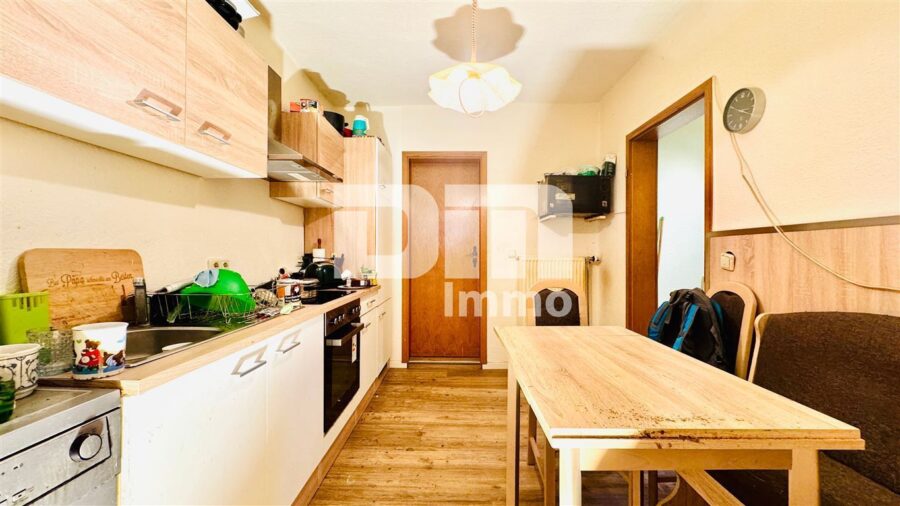 1 - 2 Familienhaus inkl. Anbau BJ 1995 in hervorragender Lage mit Gartenbereich und Nebengebäude - OG / DG Küche / Küchenzeile